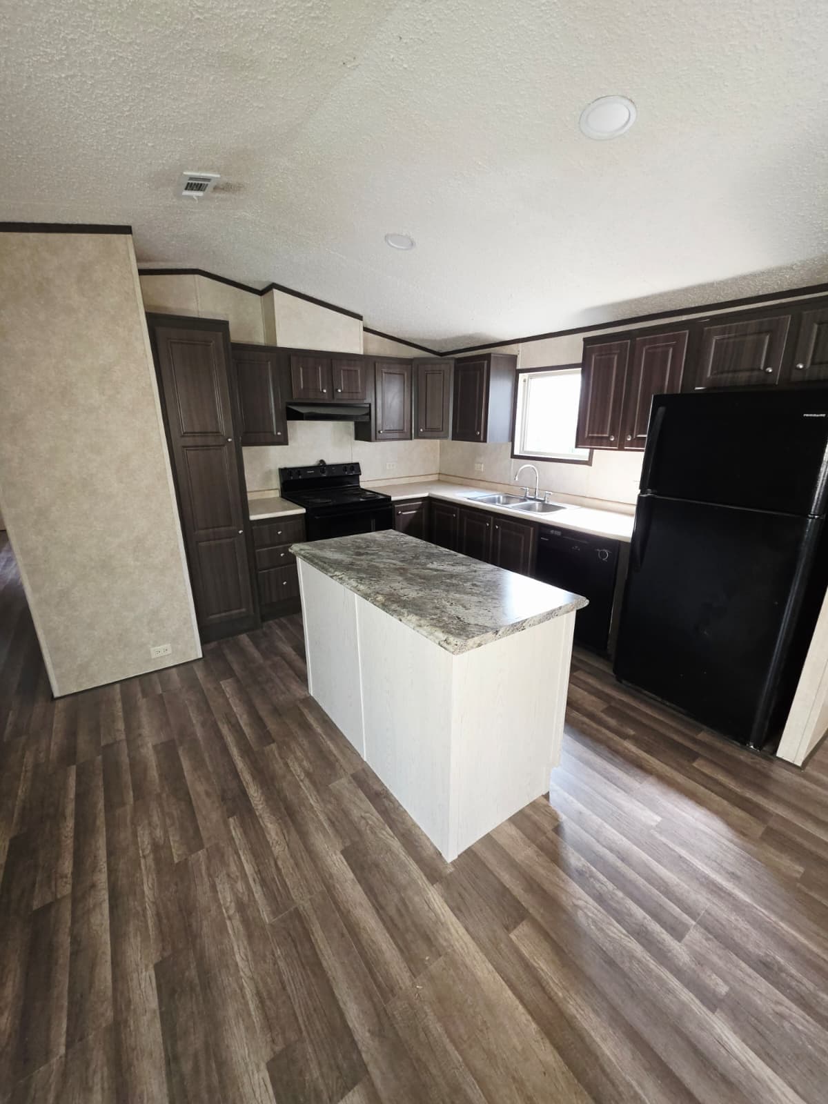 2019 Legacy 1664-32C (Pre-Owned) - Image 12